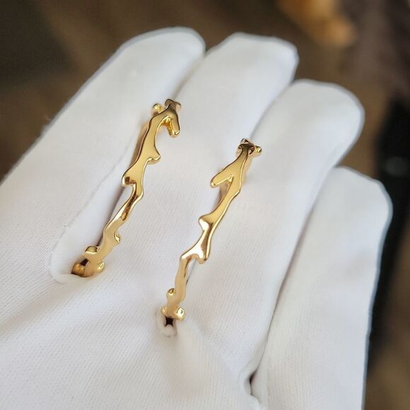 Earrings 𝅺Gold Tone Branch Hoop Earrings #0024 - Picture 7 of 8